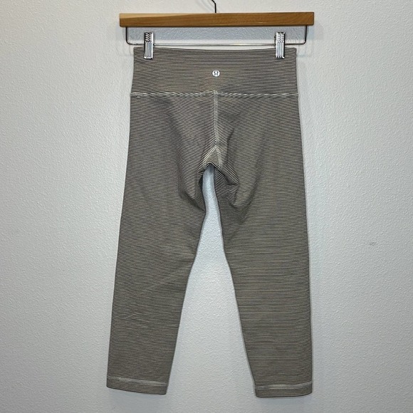 Lululemon Wunder Under Crop 21” - Size 4 - Picture 12 of 13